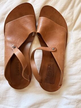 Cydwoq Tigress sandals